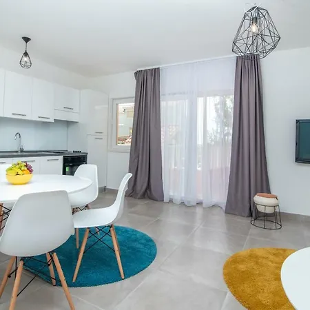 Lena Apartman *