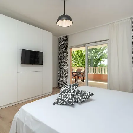 Lena Apartman Trogir