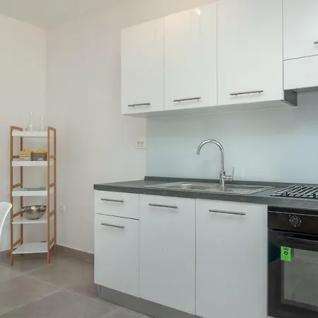 Lena Apartman