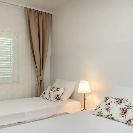 Lena Apartman *